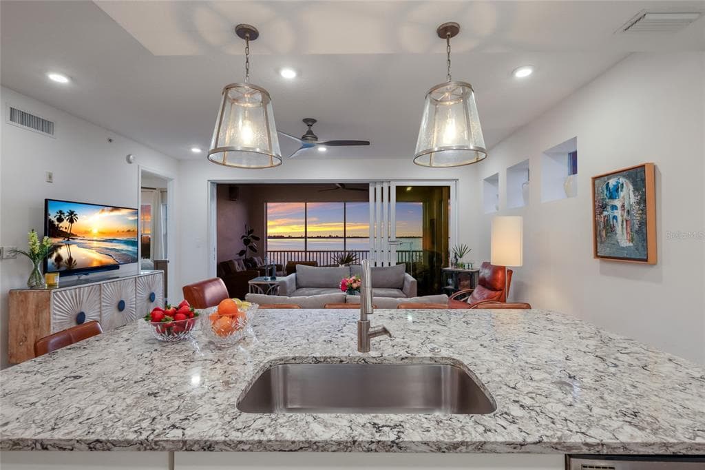 376 ARUBA CIRCLE 203 photo 17