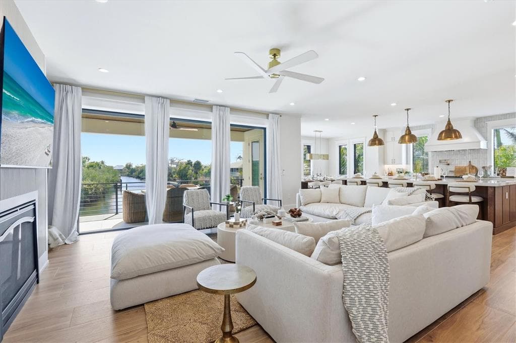 319 TARPON STREET photo 8