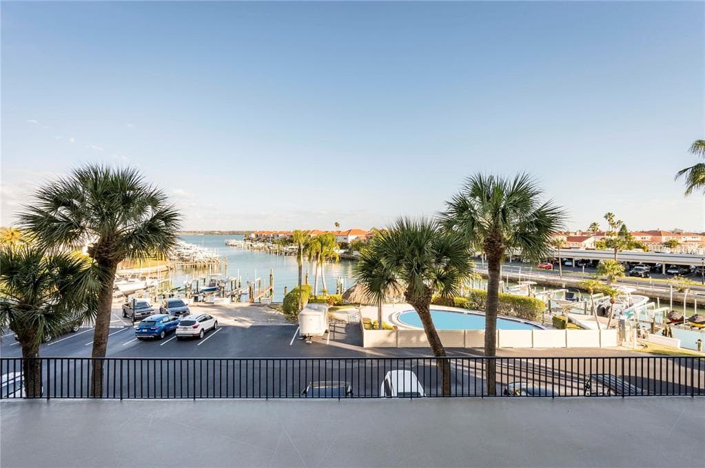 1591 GULF BOULEVARD 203S photo 5