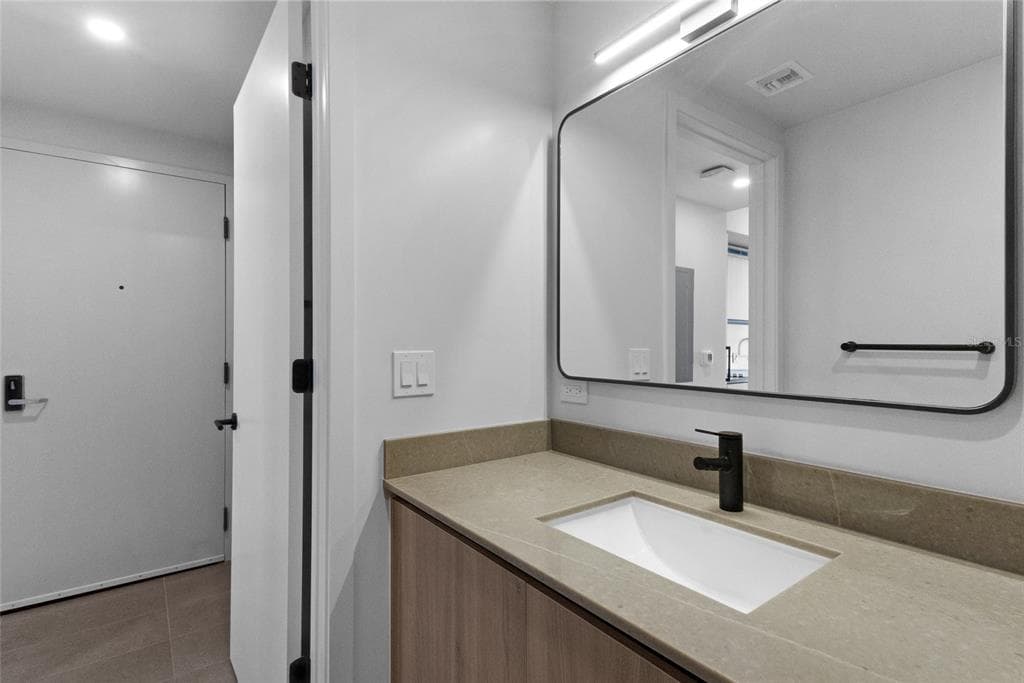121 NE 5TH STREET 1500 photo 13