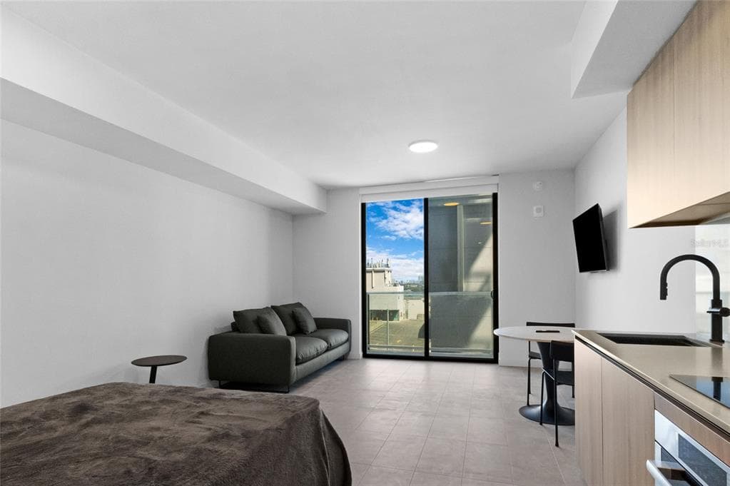 121 NE 5TH STREET 1500 photo 17