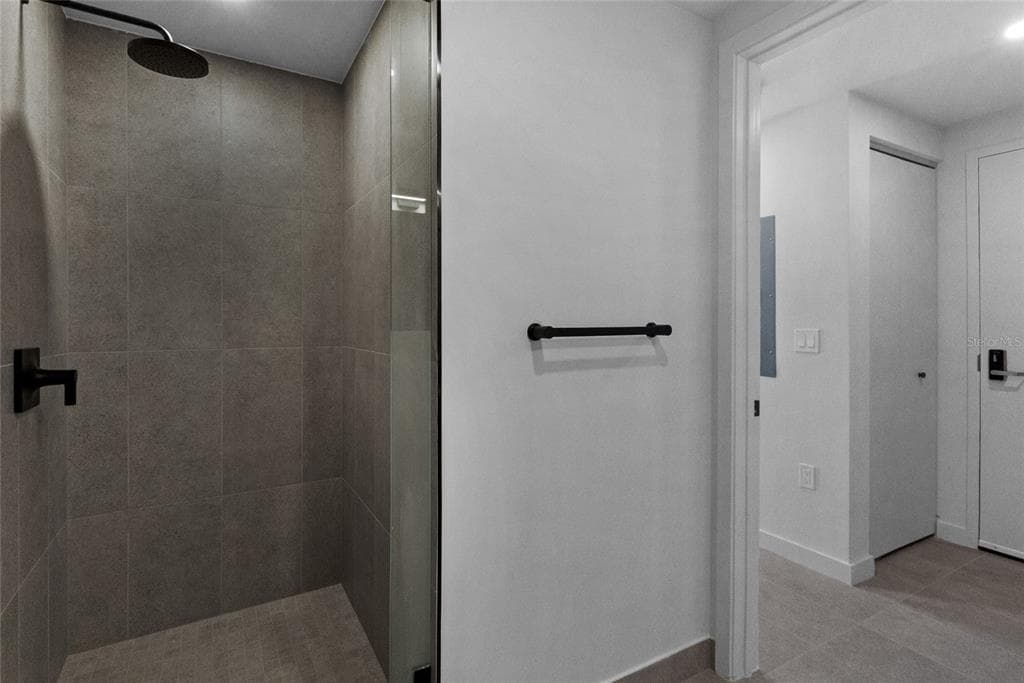 121 NE 5TH STREET 1500 photo 15