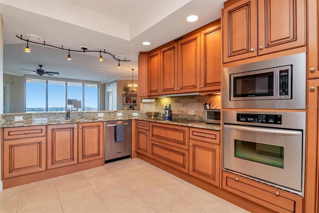5823 BOWEN DANIEL DRIVE 604 photo 8