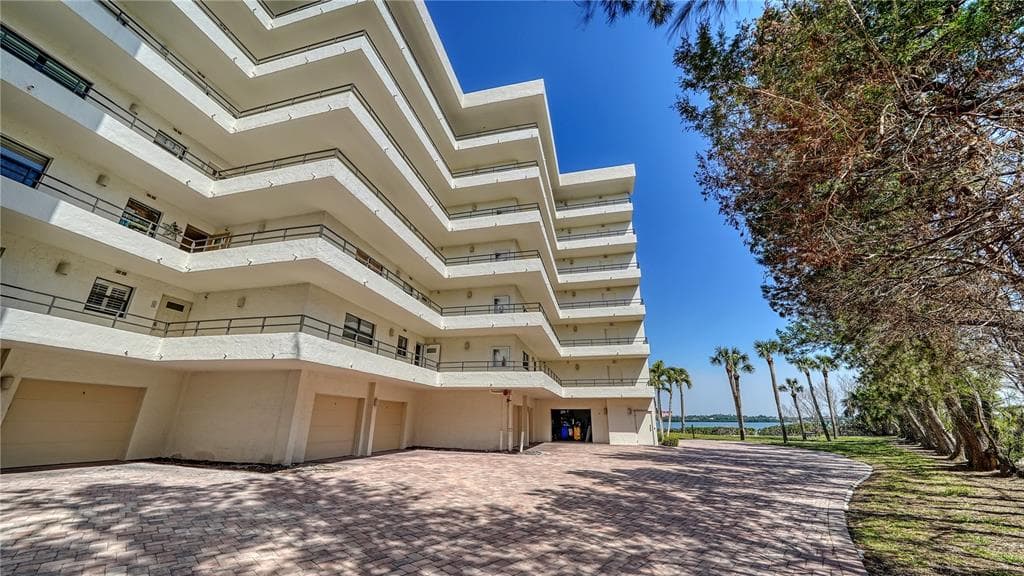 8735 MIDNIGHT PASS ROAD #105B 4