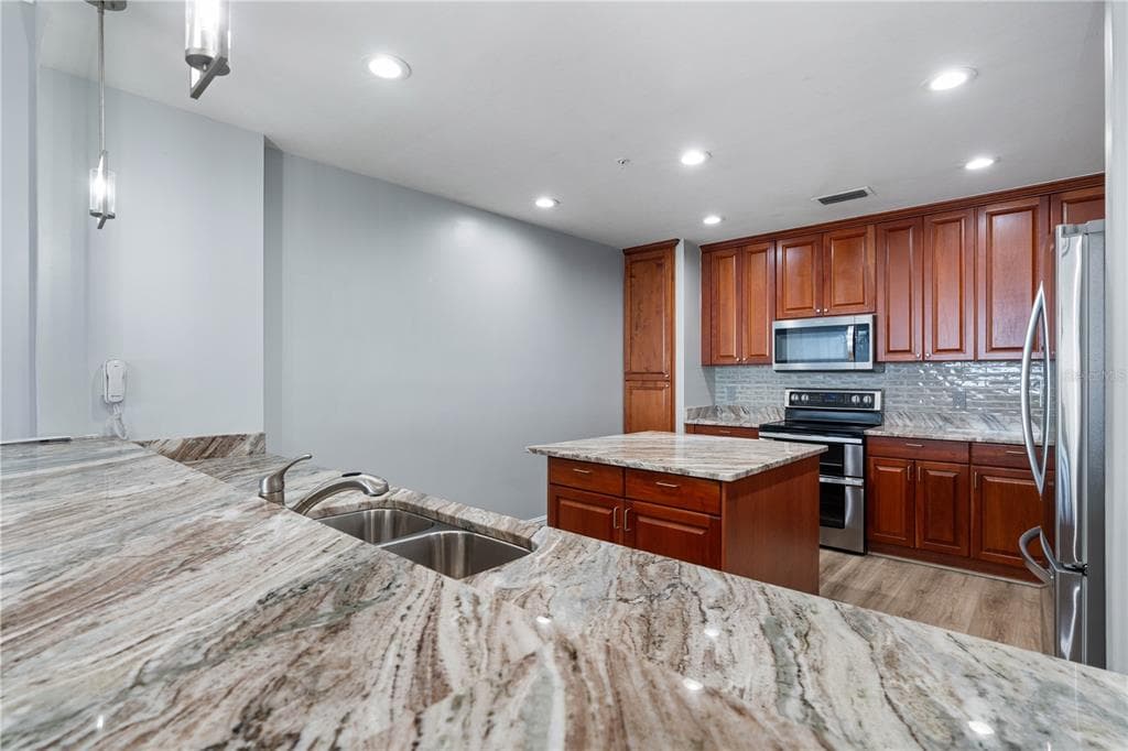 87 VIVANTE BOULEVARD 8742 photo 24
