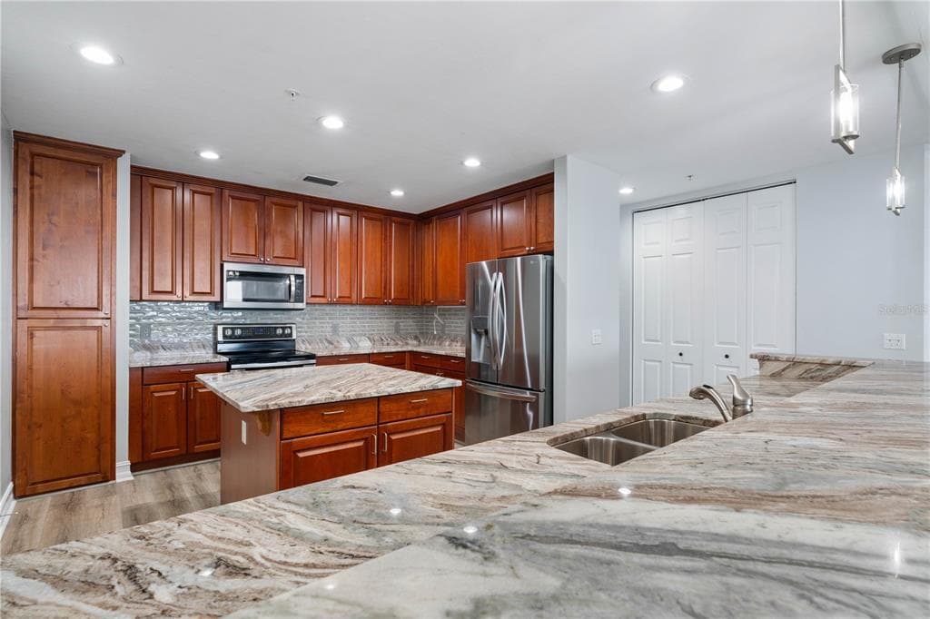 87 VIVANTE BOULEVARD 8742 photo 25