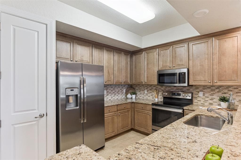 3 RIVERWALK DRIVE #404 4