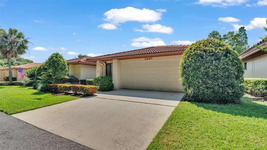 1007 ROLLING WOODS LANE 2