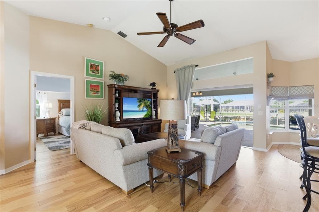 1318 PENGUIN COURT photo 2