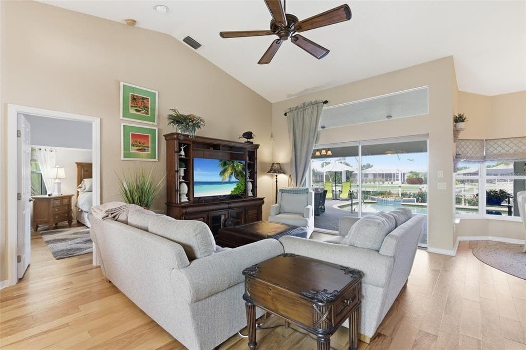 1318 PENGUIN COURT photo 3