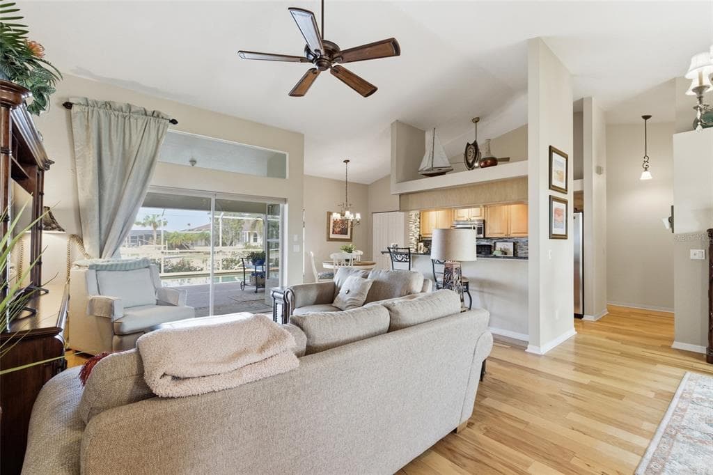 1318 PENGUIN COURT photo 4