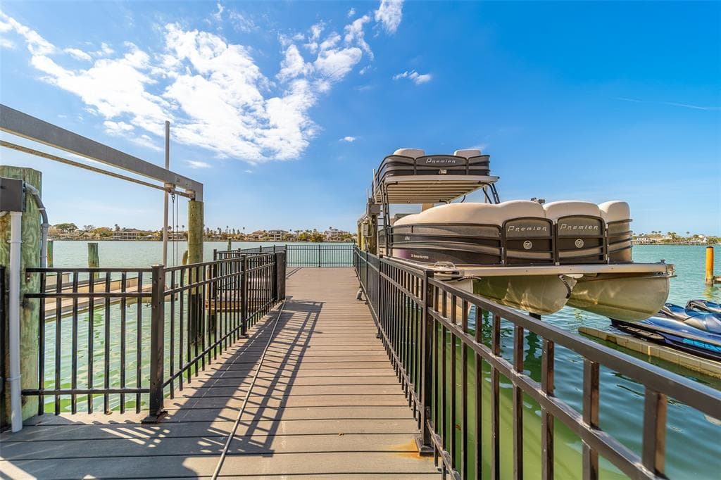 824 ISLAND WAY photo 3