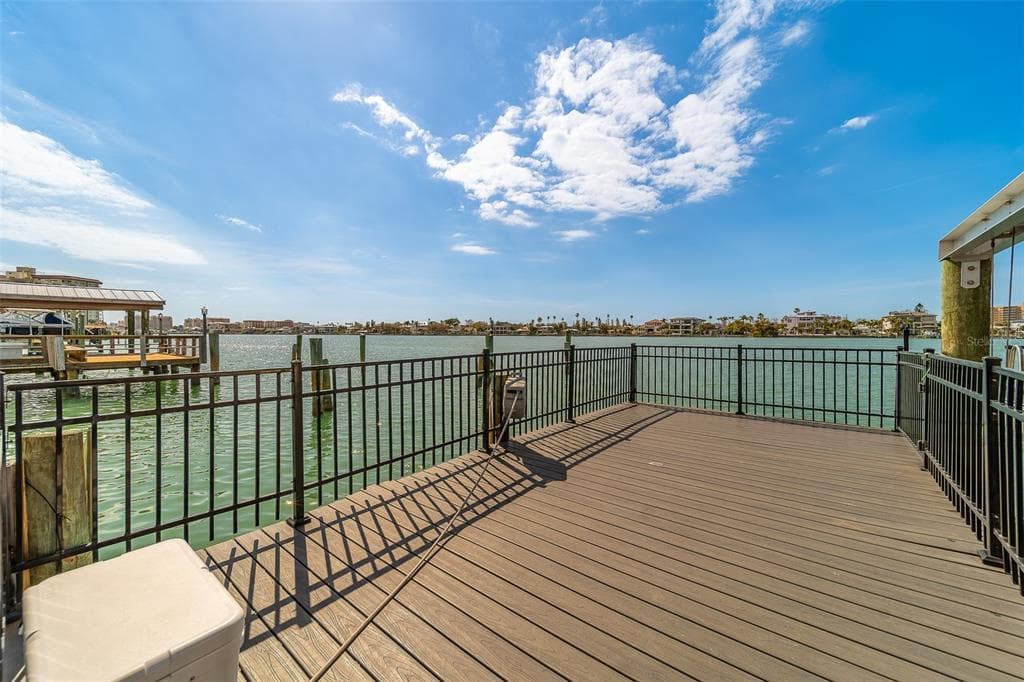 824 ISLAND WAY photo 5
