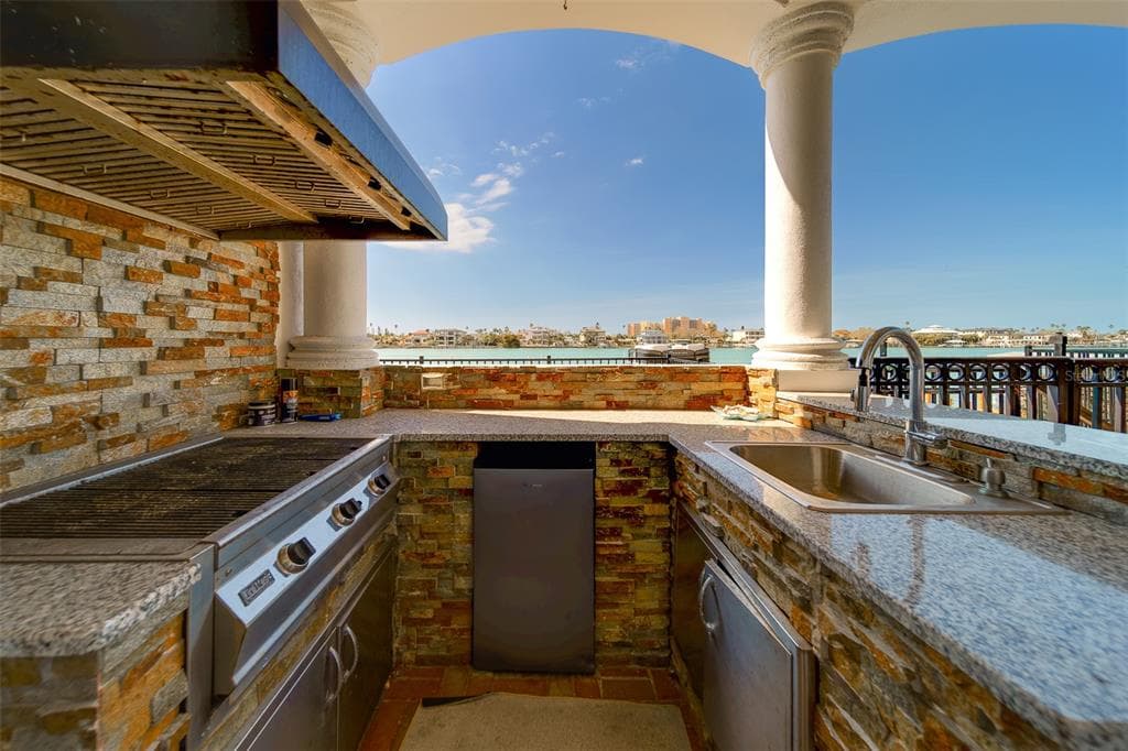 824 ISLAND WAY photo 25