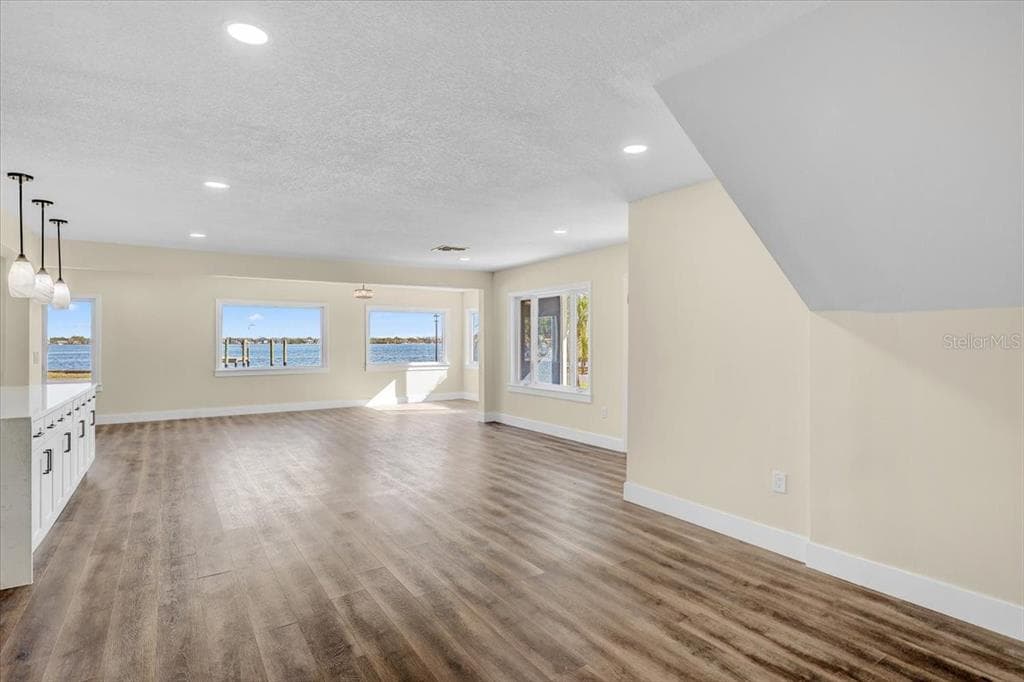 2201 RIVERVIEW BOULEVARD photo 9