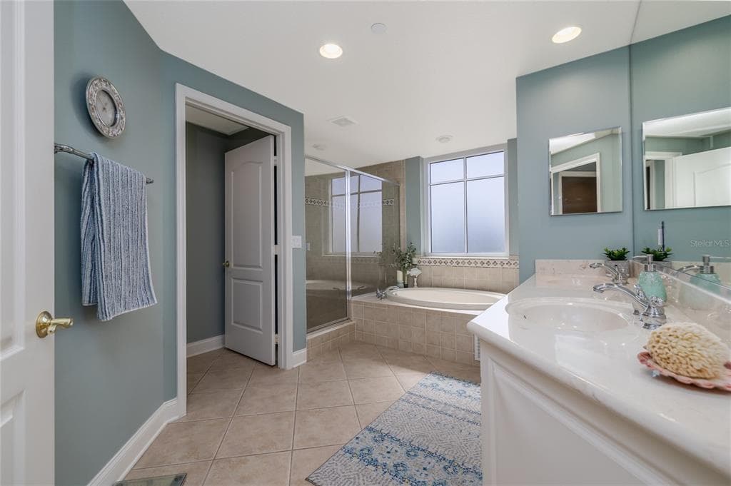 250 MINORCA BEACH WAY 406 photo 13