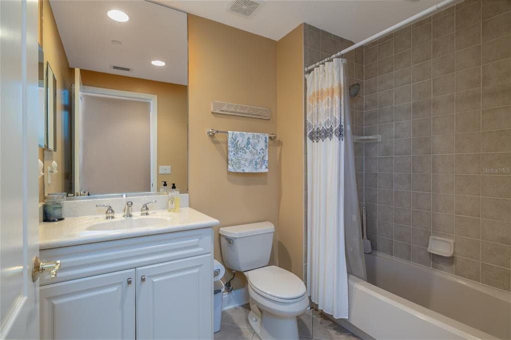 250 MINORCA BEACH WAY 406 photo 17