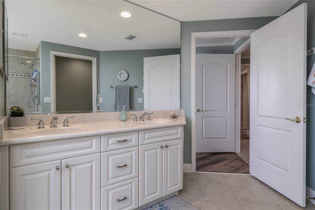 250 MINORCA BEACH WAY 406 photo 14