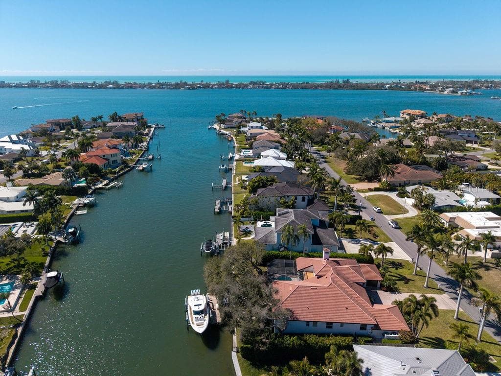 7637 COVE TERRACE photo 1
