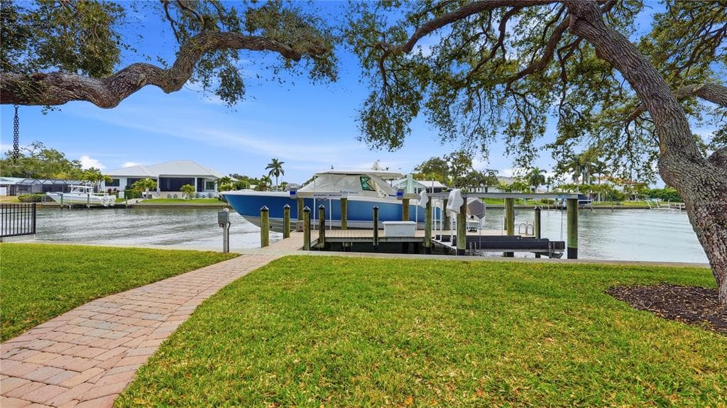 7637 COVE TERRACE photo 4