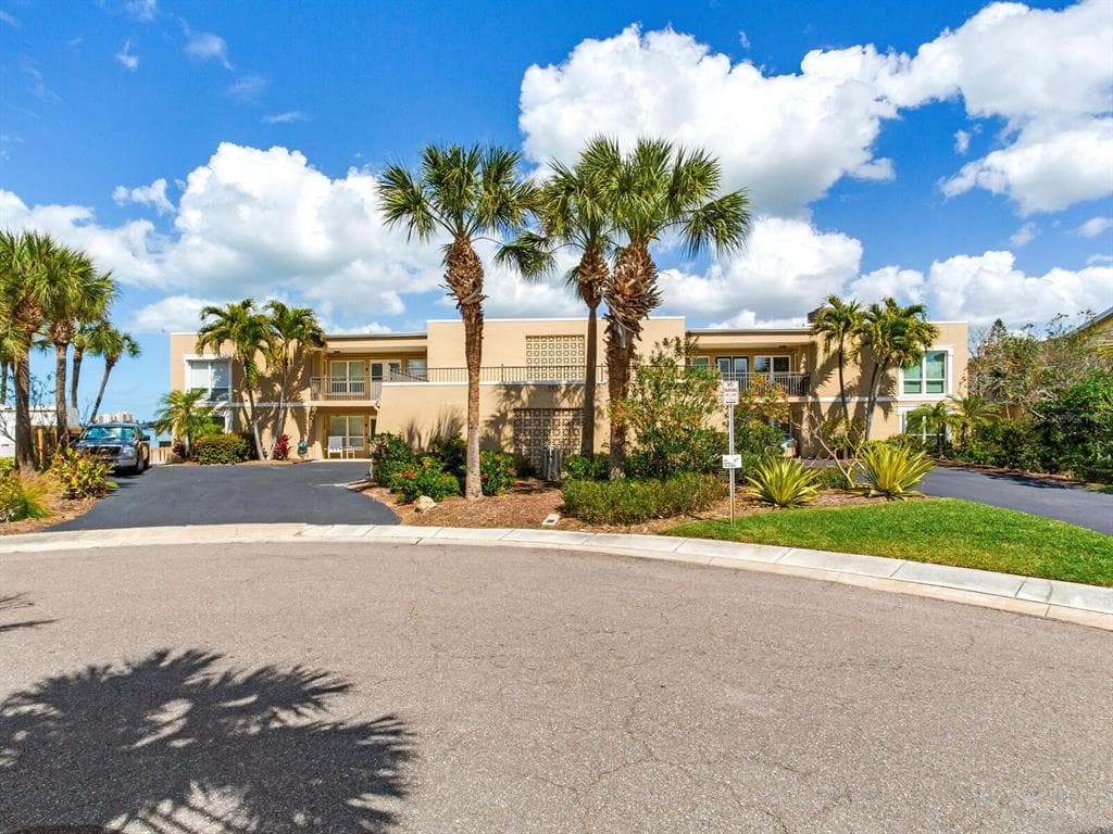 210 DOLPHIN POINT B photo 2