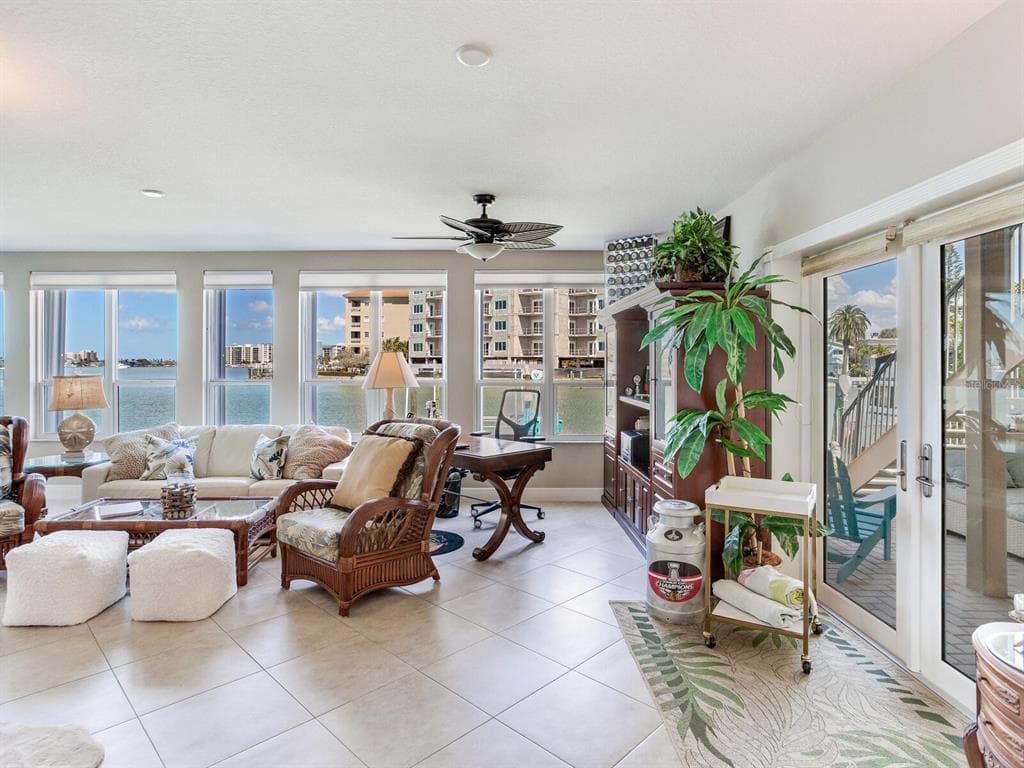 210 DOLPHIN POINT B photo 13