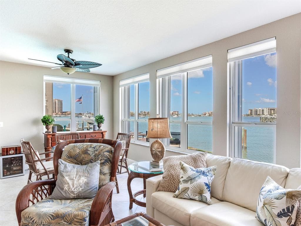 210 DOLPHIN POINT B photo 17