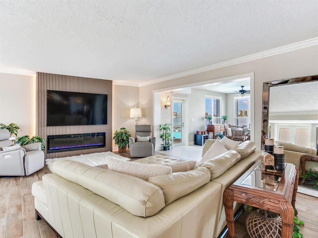 210 DOLPHIN POINT B photo 12