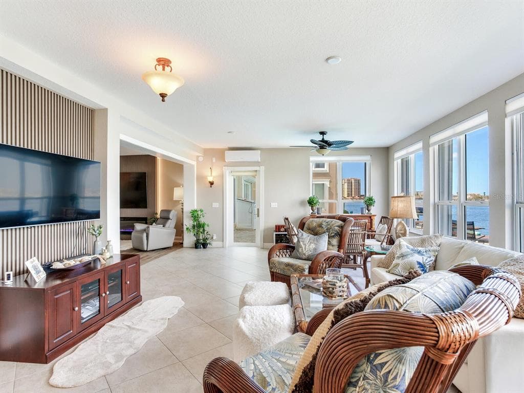 210 DOLPHIN POINT B photo 22