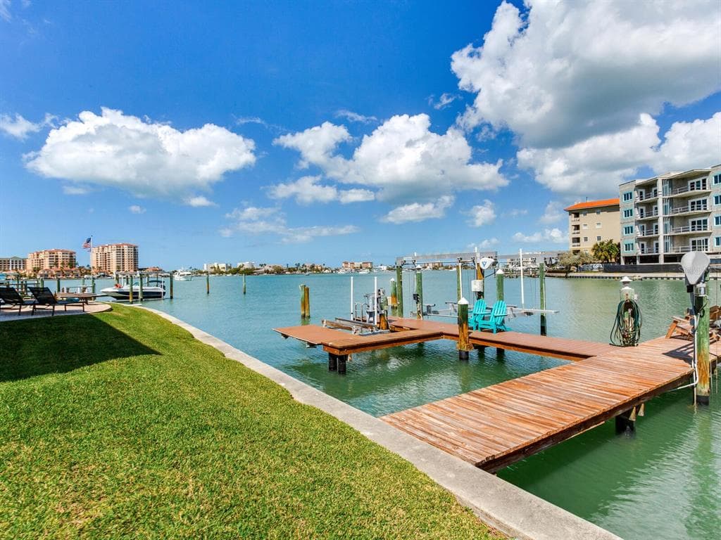 210 DOLPHIN POINT B photo 4