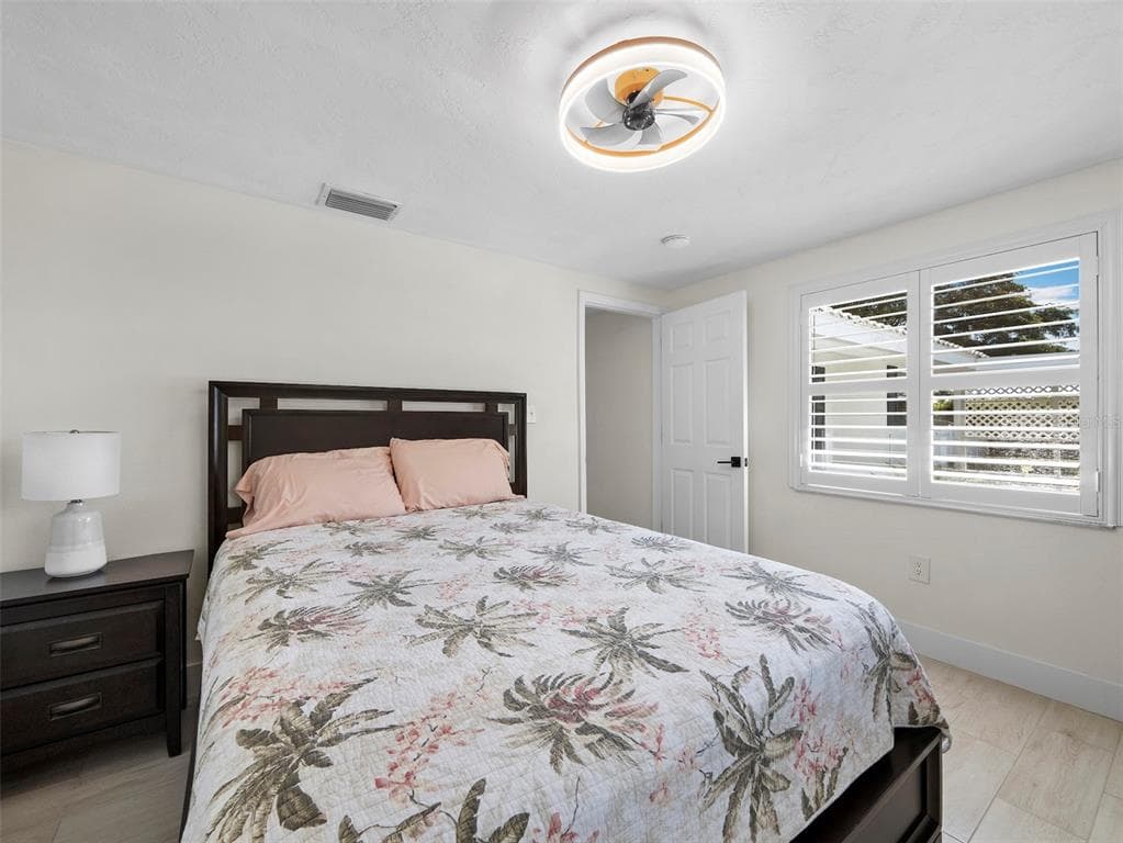 726 JUNGLE QUEEN WAY photo 23