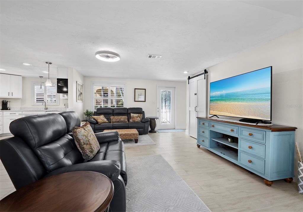726 JUNGLE QUEEN WAY photo 15
