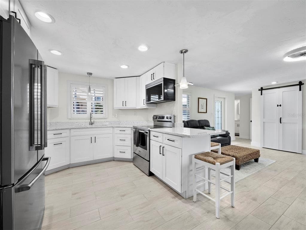726 JUNGLE QUEEN WAY photo 11