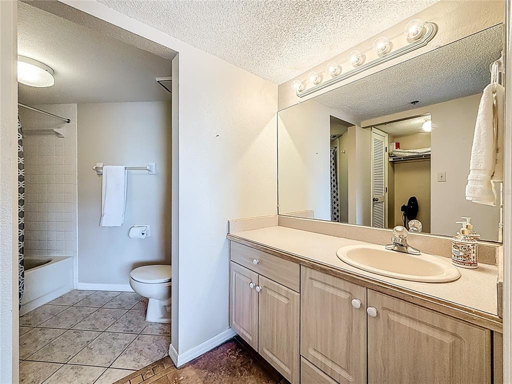 18450 GULF BOULEVARD 401 photo 12