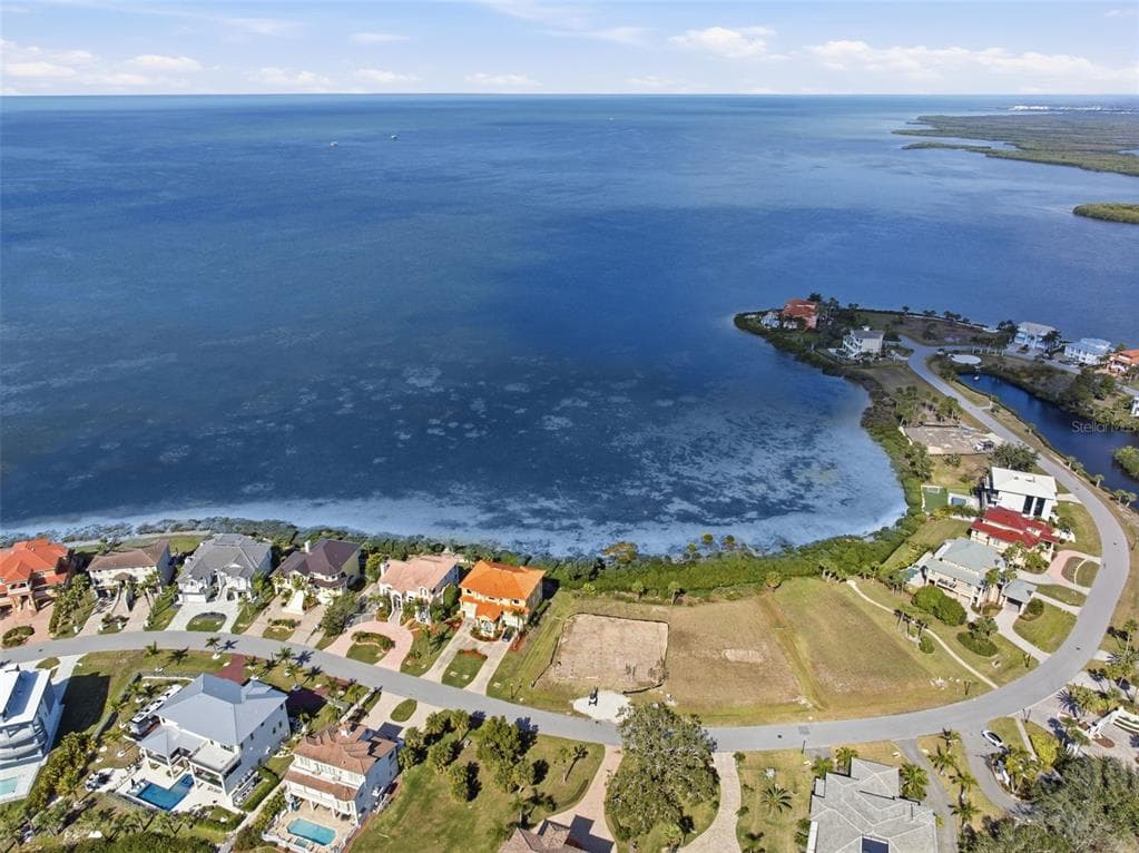 25 HARBORPOINTE DRIVE 4