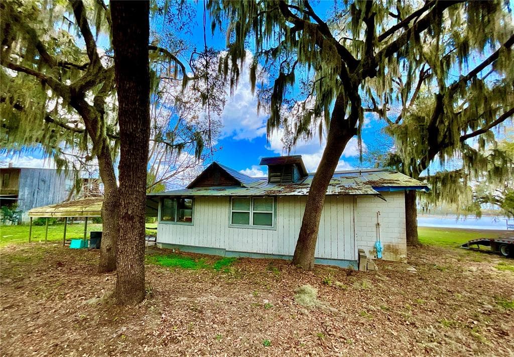 106 E SUNNYSIDE BEACH ROAD photo 1