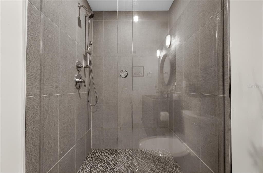 811 N SHORE DRIVE photo 23