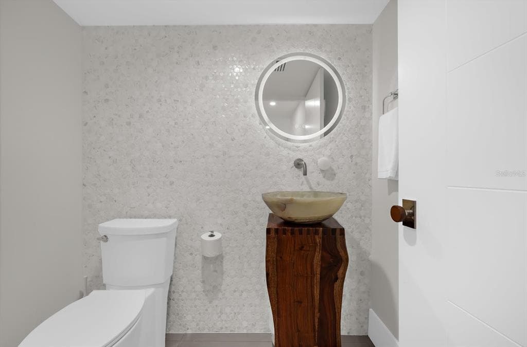 811 N SHORE DRIVE photo 19