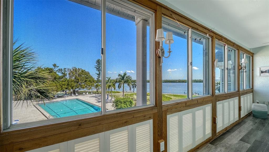 4440 EXETER DRIVE 301 photo 24