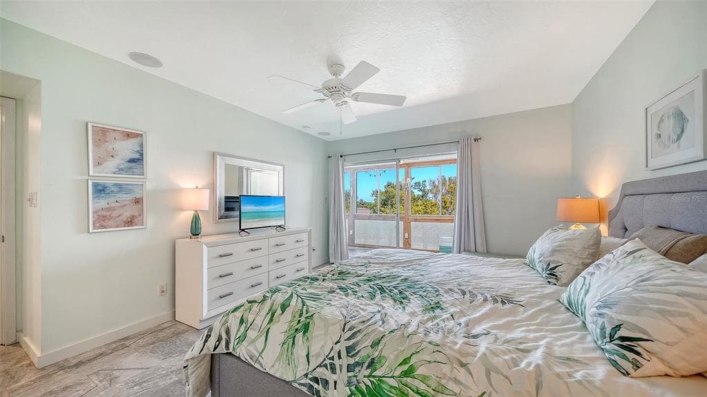 4440 EXETER DRIVE 301 photo 14