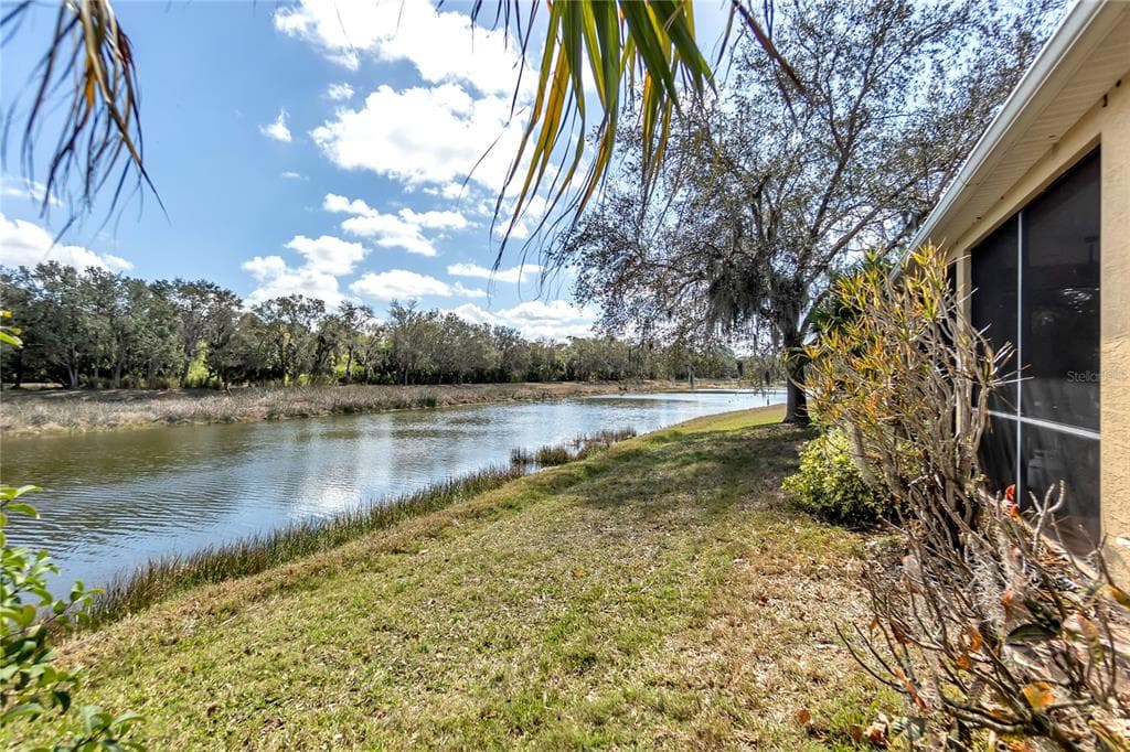408 PARK TRACE BOULEVARD photo 25