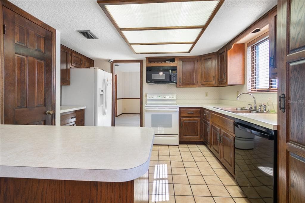 330 SANCHEZ AVENUE photo 12