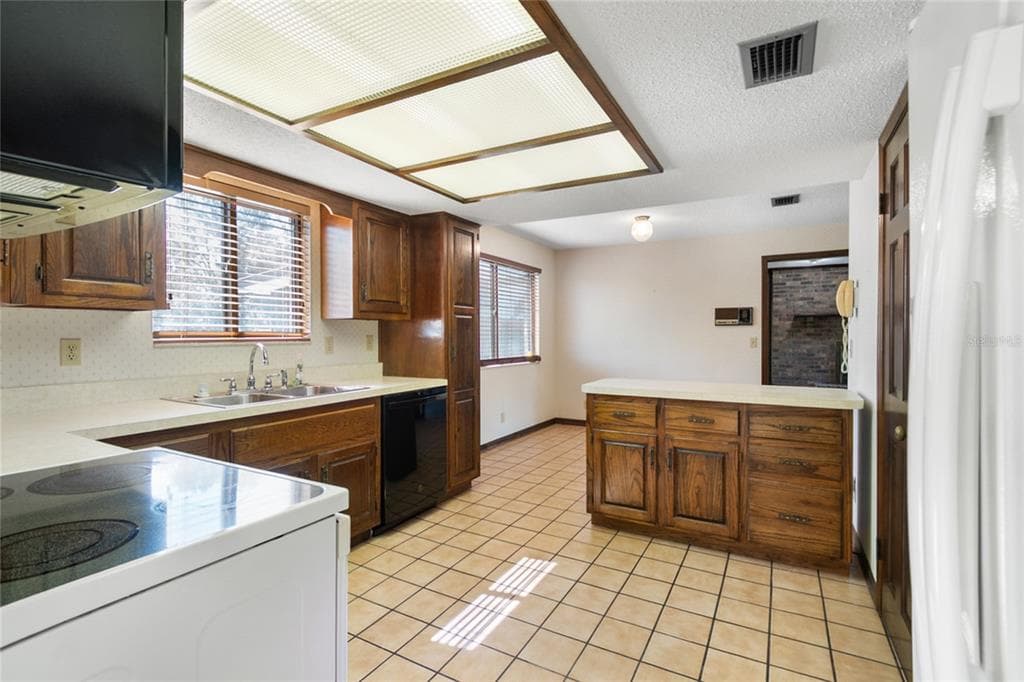 330 SANCHEZ AVENUE photo 10