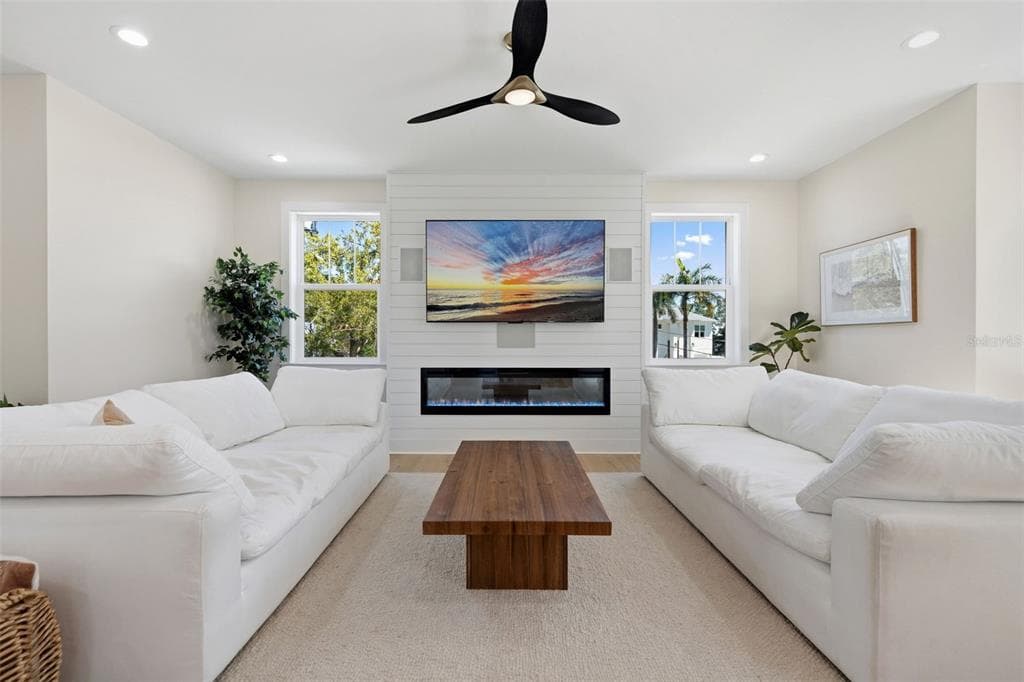 1811 BAYOU GRANDE BOULEVARD NE 4