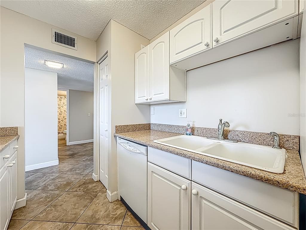 7401 BAY ISLAND DRIVE S 232 photo 10