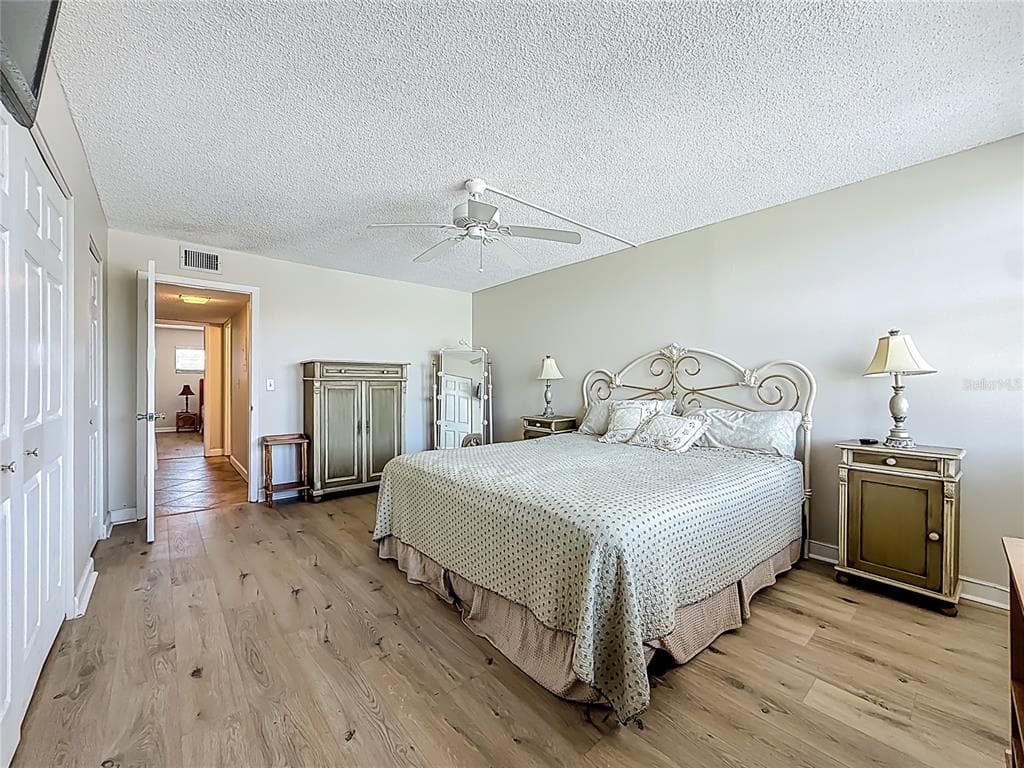 7401 BAY ISLAND DRIVE S 232 photo 18