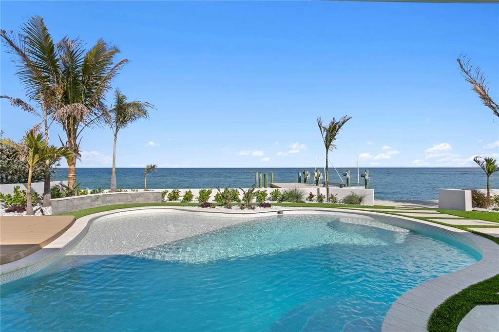 2580 E BAY ISLE DRIVE SE photo 3