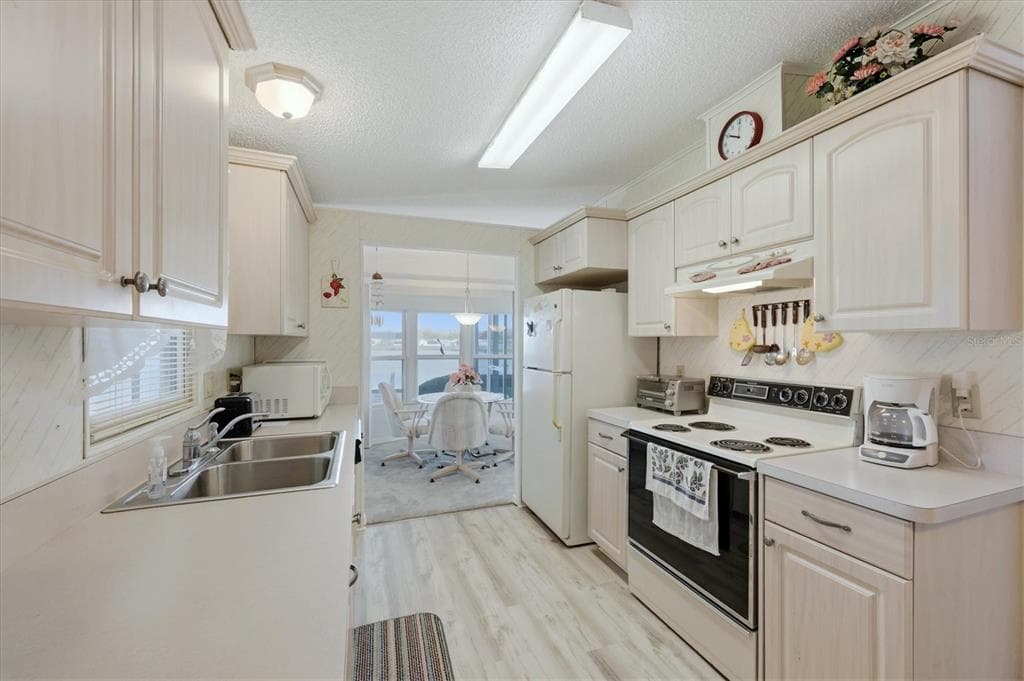 6085 SHEARWATER DRIVE photo 10