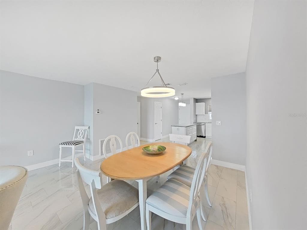7 DUNOON PLACE Unit 104 photo 13