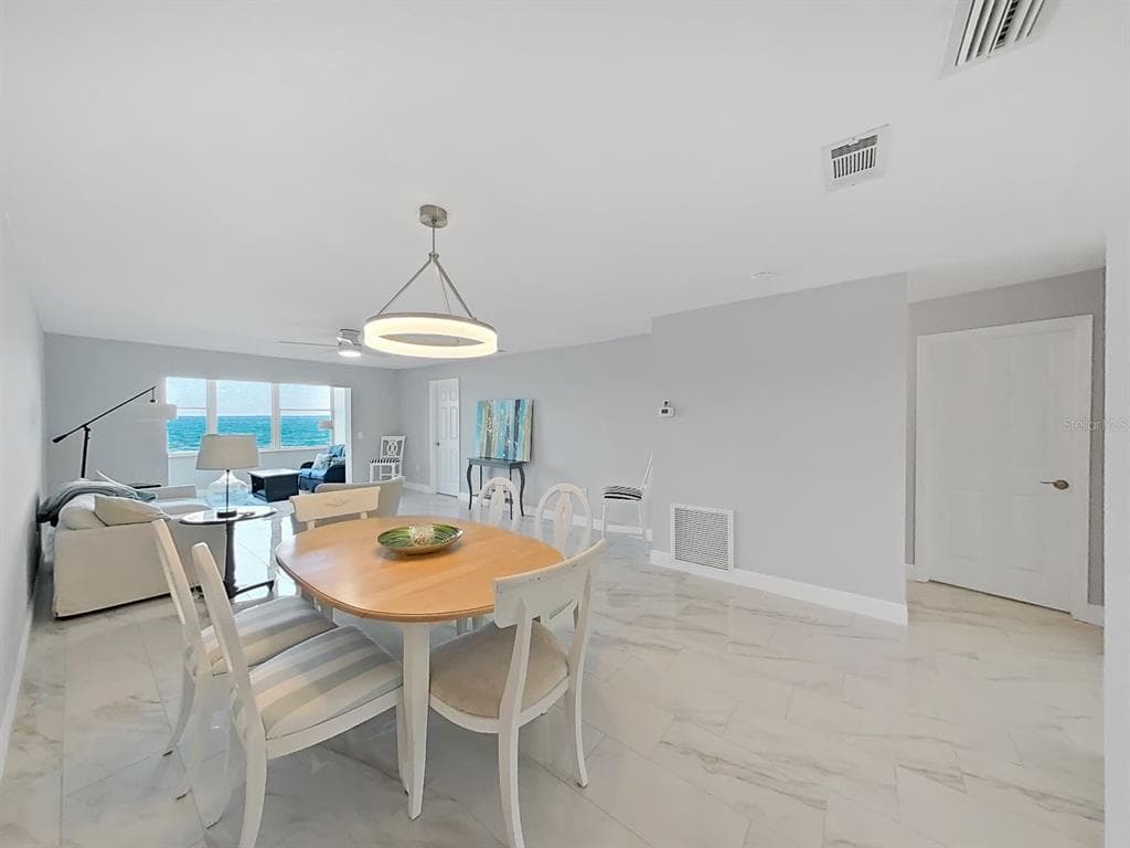 7 DUNOON PLACE Unit 104 photo 11